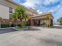 Days Inn & Suites by Wyndham Fort Myers Near JetBlue Park Hotels in Lee County