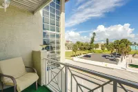 Coastal Sea Side Townhome - Walk to Beach! - Havudsigt