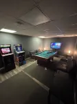 Ultimate Game House with Pool & Foosball Table Hotels in Rockford