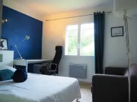Holiday Home in Pertuis with Private Pool Hotels in Pertuis
