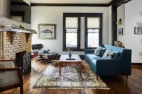 Charles on 11th - Beautifully Restored Historic Southside Home, Walkable, Perfect for Groups - Homestays