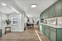 Fenced.Private Bungalow-CLE & BW.Dog Friendly!