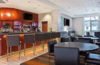 Holiday Inn UNIVERSITY PLAZA-BOWLING GREEN by IHG - bar