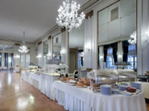 ユーロスターズ ホテル エクセルシオール ナポリのホテル