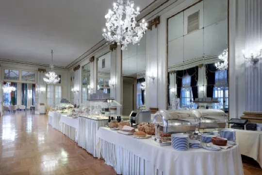 Eurostars Hotel Excelsior Отели в г. Неаполь