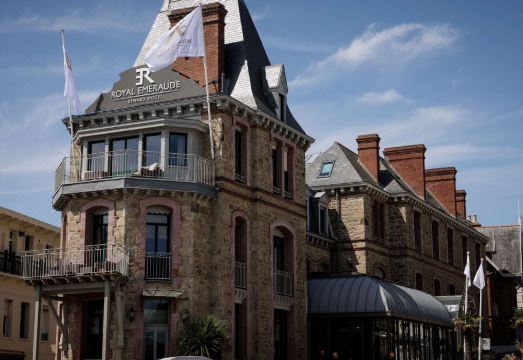 로열 에메로드 디나르 - 엠갤러리 외관