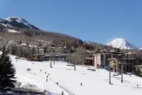 The Ultimate Ski-in/Ski-Out Luxury Penthouse Retreat in Snowmass Base Village!