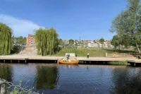 2 Bed House Sleeps 4 with Garden & Free Parking Hotels in Ronneby