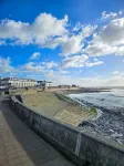 Seascape Retreat - 3 Bedroom Flat - Porthcawl - 2-Star