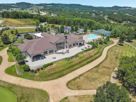 Villa at the Hills - A Grand Branson Vacation! 4 Bdr Golf Resort Villa