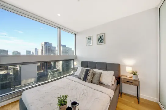 A Cozy Pet-friendly 2BR Near Southern Cross, Views