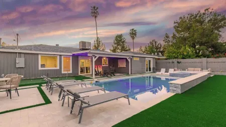 Sunsets on 11th by AvantStay Resort-Style Pool Hot Tub Game Room