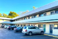 MOTEL EDGEBROOK CHICAGO NORTH SHORE  BY OYO - Bãi đậu xe