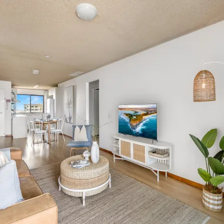 2-Bed near Beach with BBQ & Stunning Ocean Views