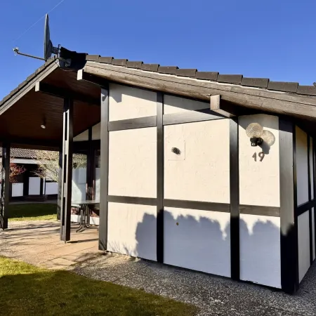 Freistehender Ferienbungalow im Fachwerkstil