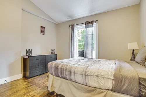 Walk to Bites & Whittier Park: Uptown Getaway! - Apartments