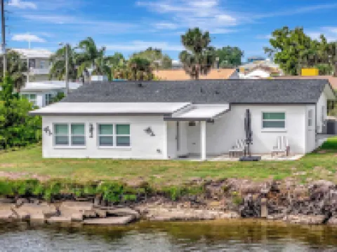 Oyster House Waterfront 3b2b Kayaks BBQ Games Hotels in Hernando Beach