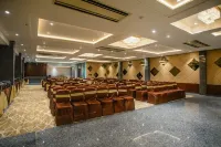 HOTEL TEN SQUARE - 5 Minutes from The Taj Mahal