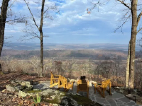 Bear Brow Cabin. Amazing view from brow to valley below.