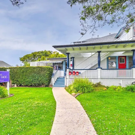Cozy Carpinteria Apartment Walkable Location