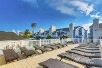Galveston Couples Retreat Quarter Mi to Seawall - Spa