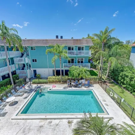 Anna Maria Island Bay Watch Bungalow Отели рядом с достопримечательностью «Пляж Кортес-Бич»