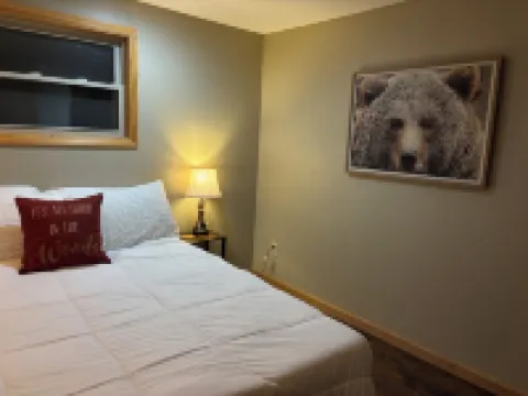 Lazy Bear Lodge 25 min to Beech Mountain Hot Tub and Pool Table 約翰遜縣酒店