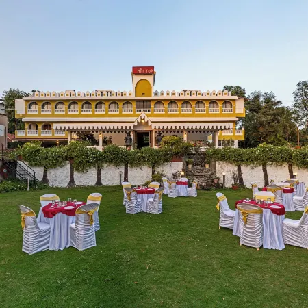 Hotel Hilltop by Fidato Hotels Ξενοδοχεία στην πόλη Panhala