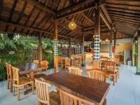 Paddy's Glamping Hotels near Seseh