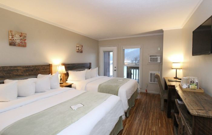 LakeFront Lodge