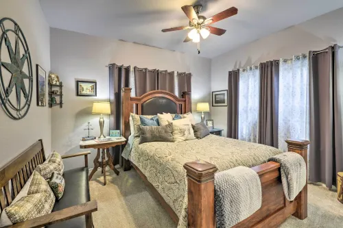 Waco Bearadise Bungalow 2 Mi to Magnolia Market! - Bungalows
