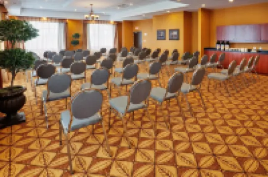 Holiday Inn Express & Suites CLARINGTON - BOWMANVILLE by IHG