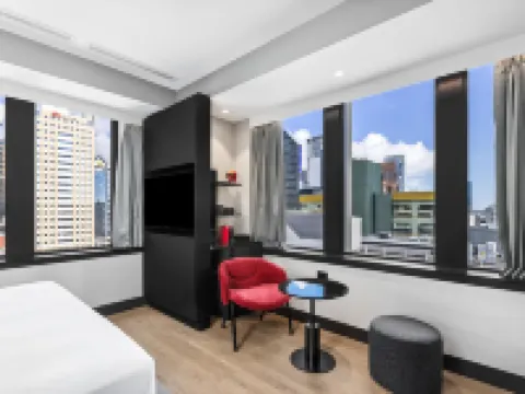 Radisson Red Auckland Hotels near The University of Auckland