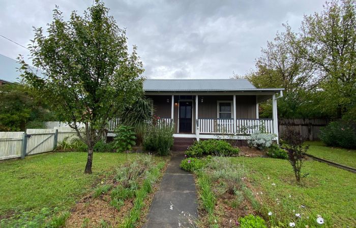 Awen Cottage - Where Heritage meets the heart of Tenterfield