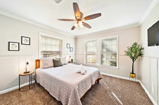 Spacious Yard and Cozy Comfort - Inviting Baytown Escape