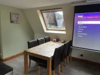Bright Star Lodge - parking