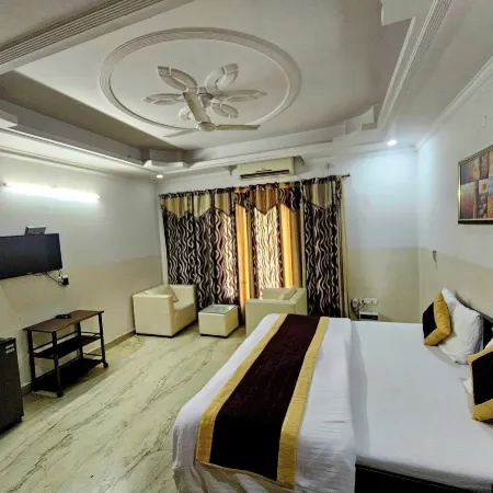 Hotel Star Residency Near Medanta Medicity Hospital