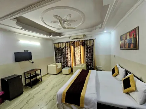 Hotel Star Residency Near Medanta Hospital