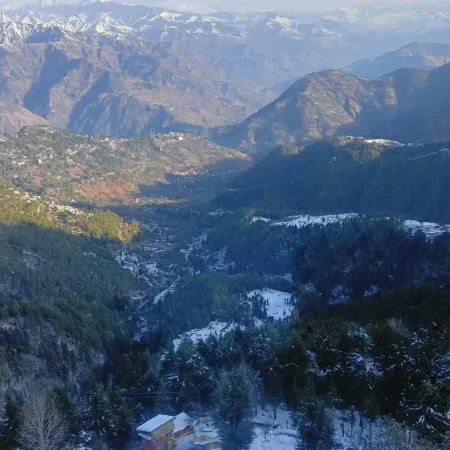 The Seasons Dalhousie - Best Valley View & Mountain View AC Hotel in Dalhousie