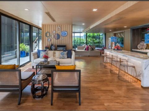 Friendly 2BR in Phuket Central with pool & gym