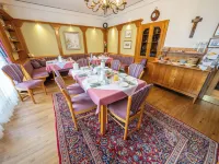 Haus Golker Ferienwohnungen & Frühstückspension Hotels in Seeboden