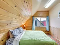 Sanderling Sea Cottages, Unit 3 w/ Private Balcony Hotels in Waldport