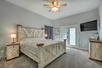 North Phoenix Desert Gem w/ Yard & Hot Tub! - 3-Sterne