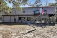 < 1 Mi From Suwannee River, Hideaway w/ Lanai - Homestays