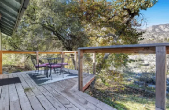 1 Min from Sequoia National Park Cabin for 2 with Additional Sleeper Sofa