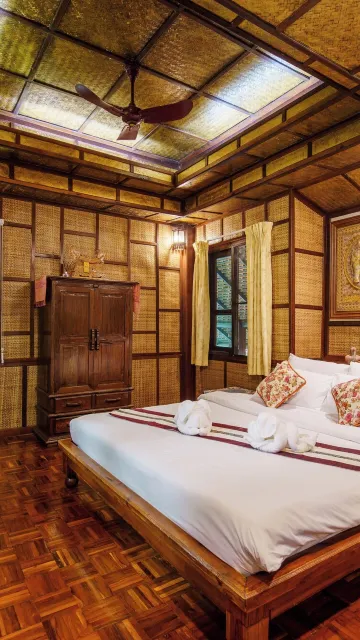 ห้องดีลักซ์ เตียงใหญ่ 1 เตียง