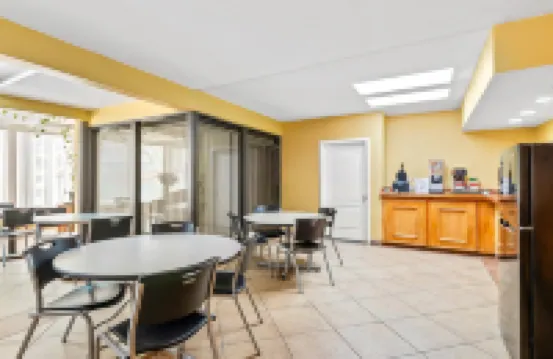 โรงแรม Econo Lodge Del Rio