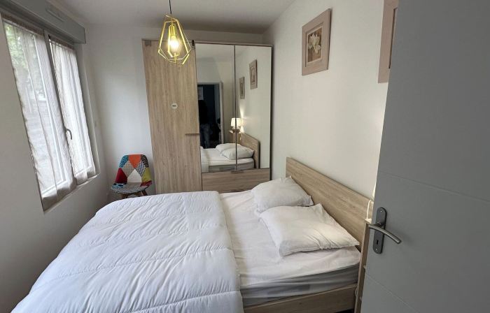 2-bedroom Revamped Flat in Auvergne