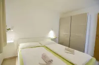 Terrace flat 300 mt from beach