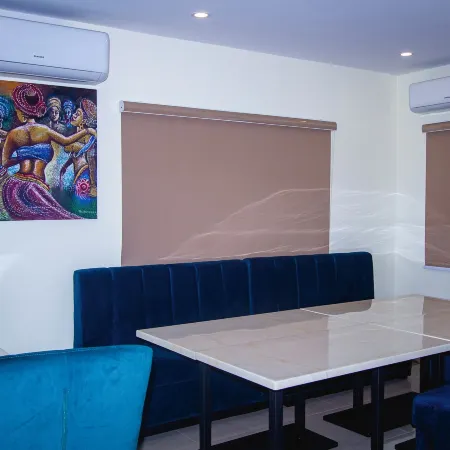 C & C Luxury Suites